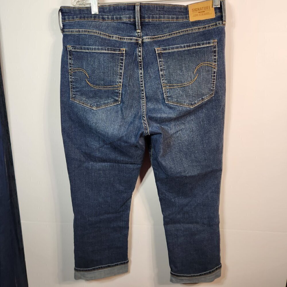 Signature Gold by Levi Strauss Mid Rise Capri. Size 14 waist 32 - Picture 2 of 9